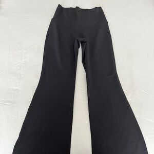 Aritzia TNA Flare leggings